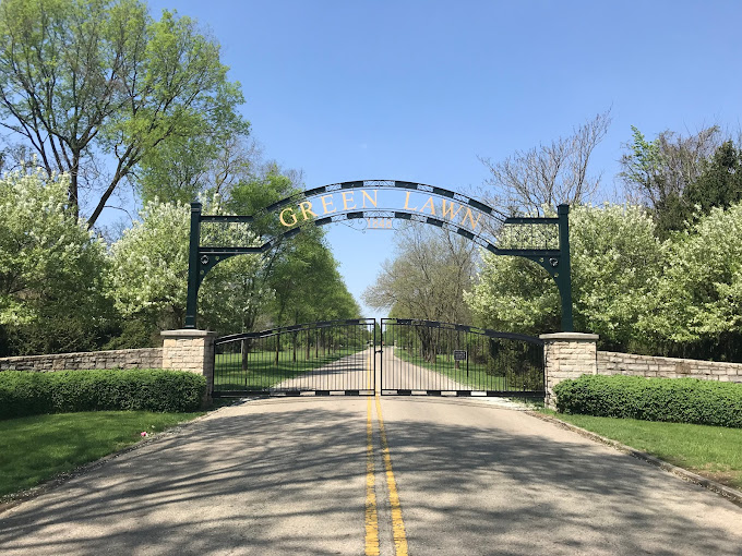 The way to the Green Lawn Gate 