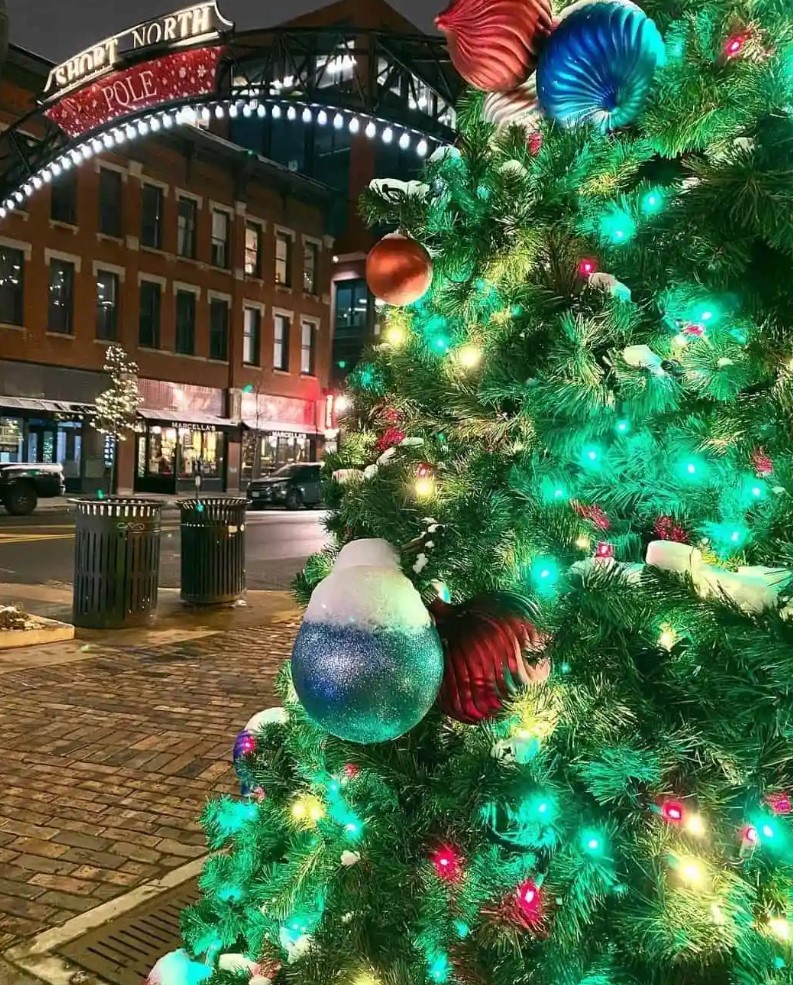 Short North arch with a Christmas tree next to it 